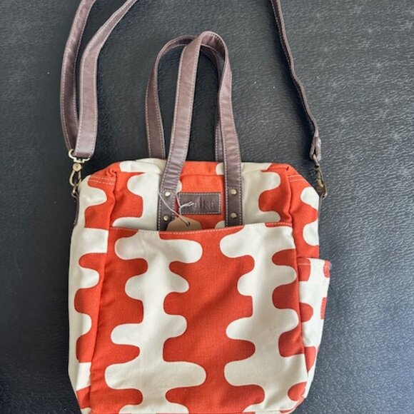 Maika Commuter Tote - Picture 3 of 14